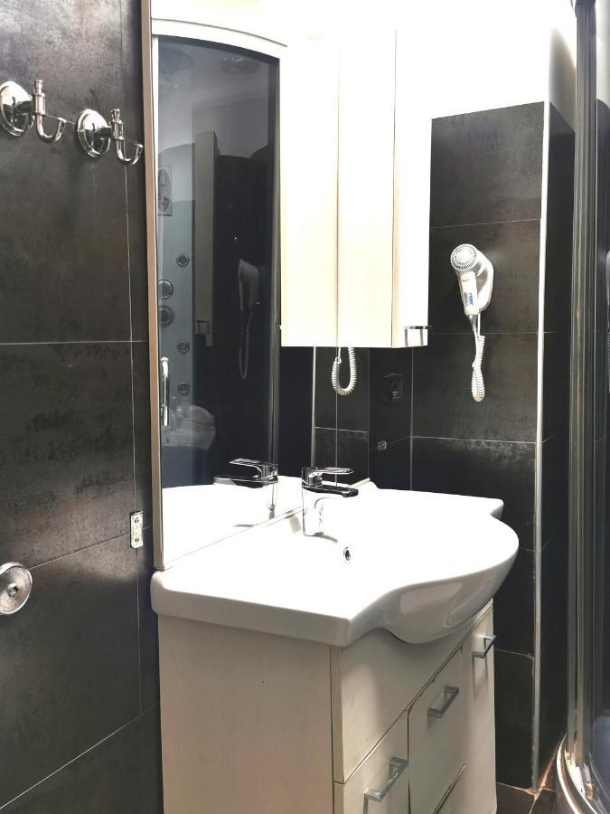 Cinema House 2 Bed & Breakfast โรม ภายนอก รูปภาพ